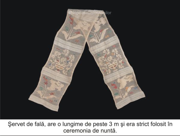 "Avem un costum popular ca un organism viu care îşi păstrează autenticitatea, dar este extrem de adaptativ”